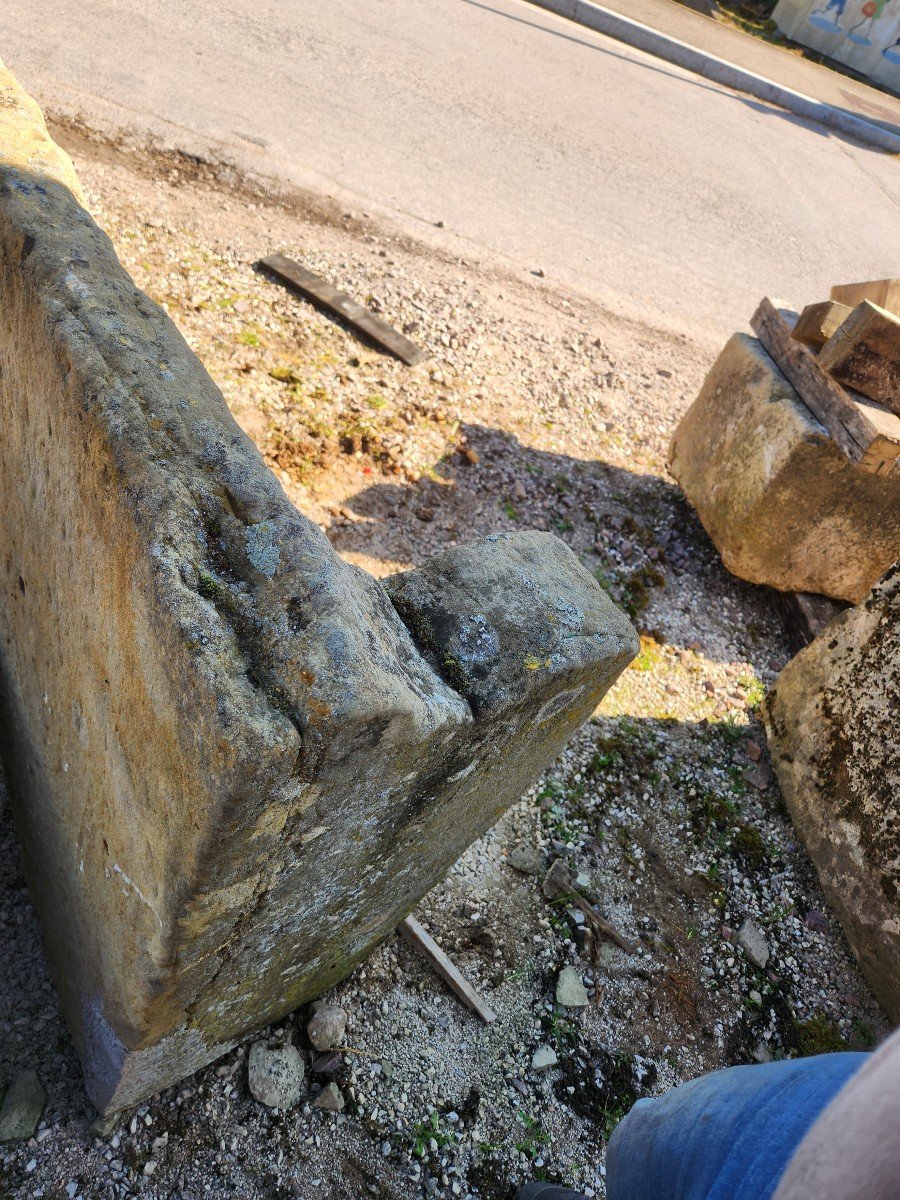 Late 17th Century Sandstone Garden Bench From A Bourgeois House In Haute Marne -photo-4