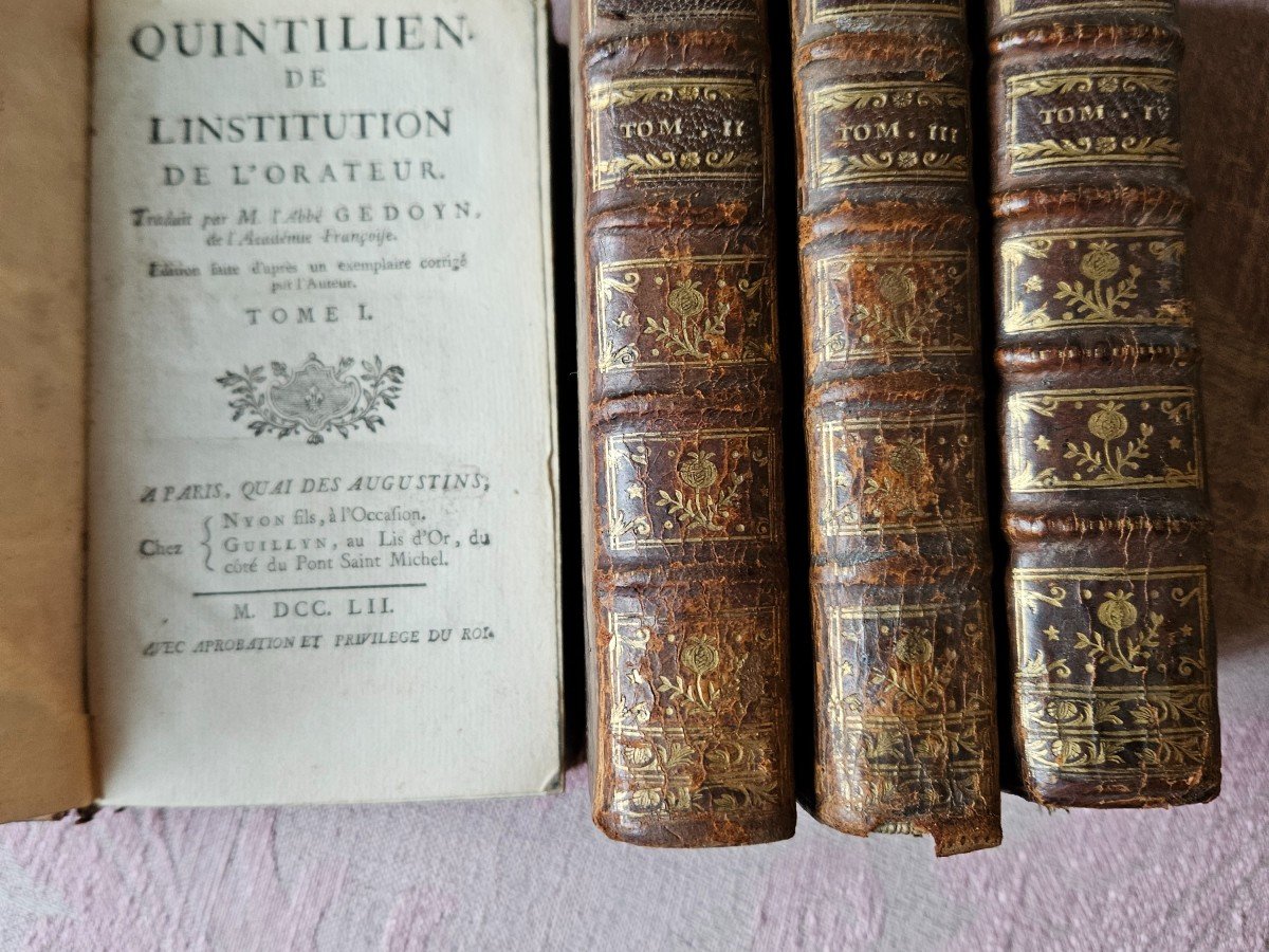 Lot de 4 livres Quintilien de l institution de l  Orateur -photo-1