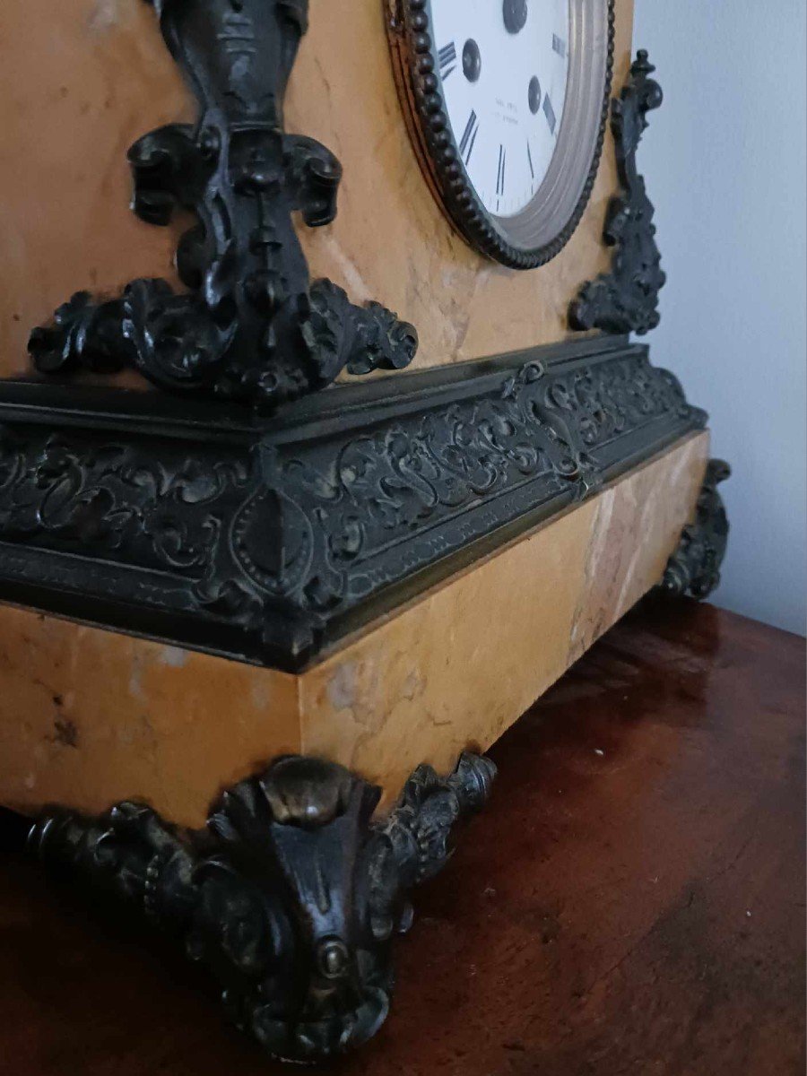 Pendule En  Marbre Jaune De Sienne Et Bronze époque Restauration-photo-3