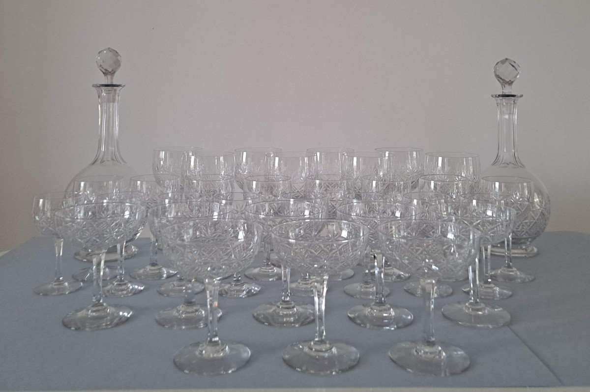 Service De 32 Verres Et 2 Carafes En Cristal De Saint Louis