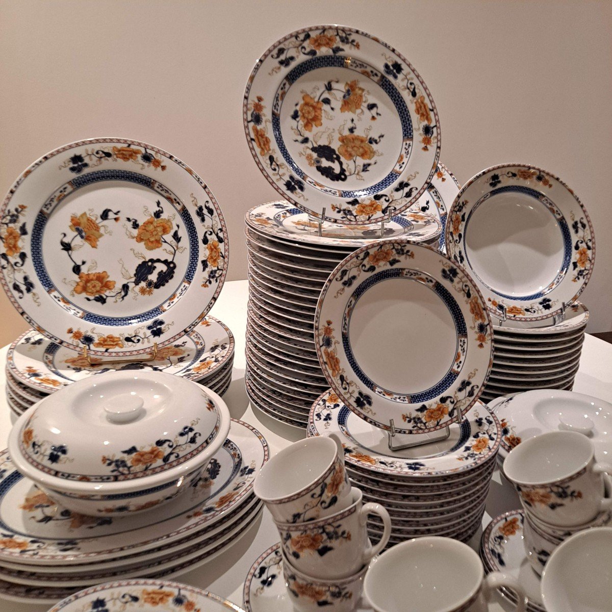 Mandarin 126 Piece Porcelain Dinnerware Set-photo-3