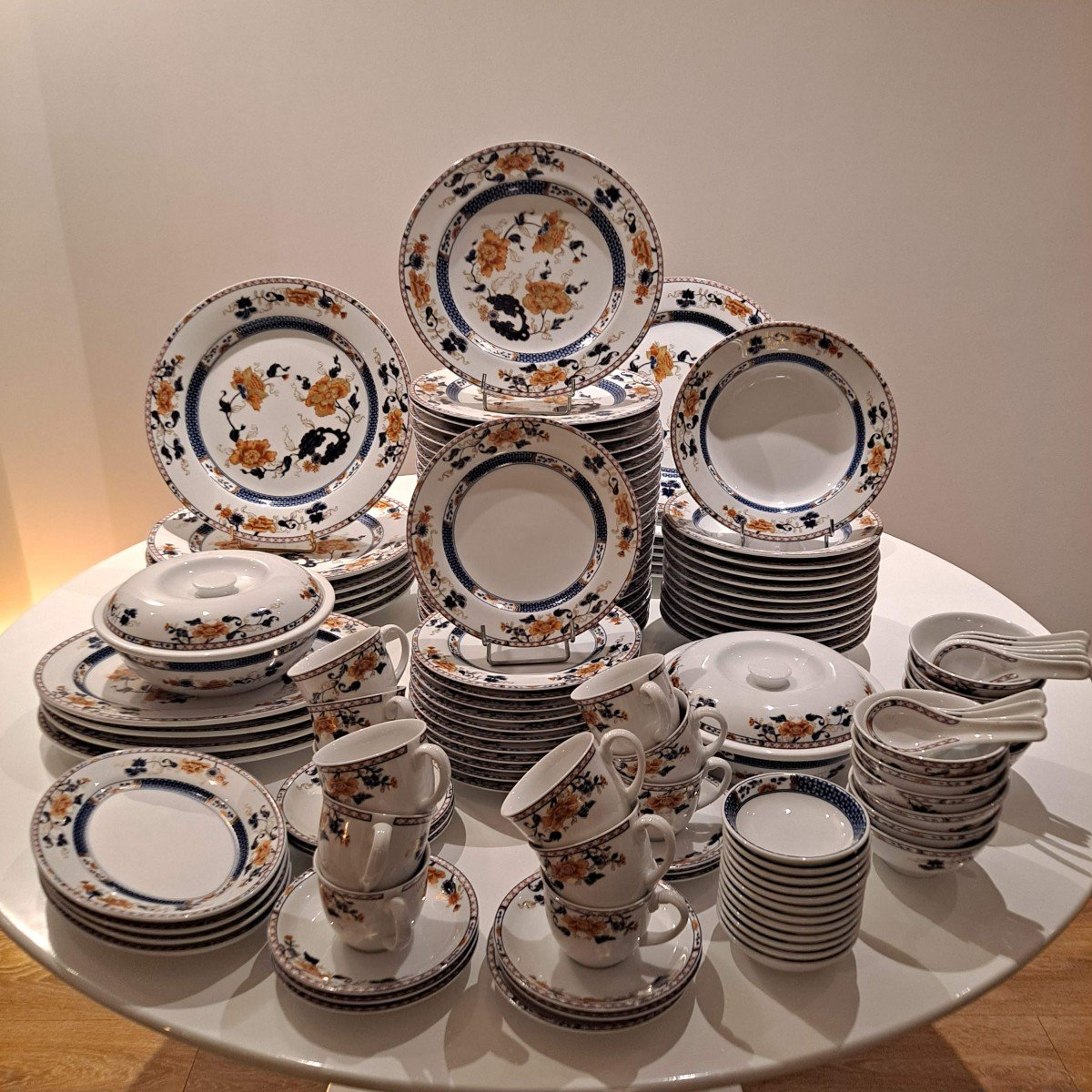 Mandarin 126 Piece Porcelain Dinnerware Set