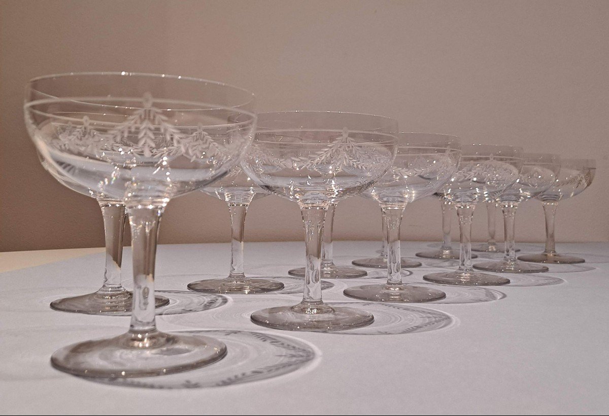 Set Of 12 Crystal Champagne Glasses With Engraved Garland Decor, Early 20th Century-photo-2