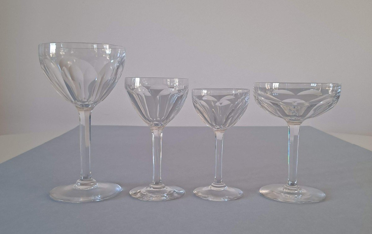 Service De Verres à côtes plates 8 Couverts Attribué à Saint Louis Modèle Bristol