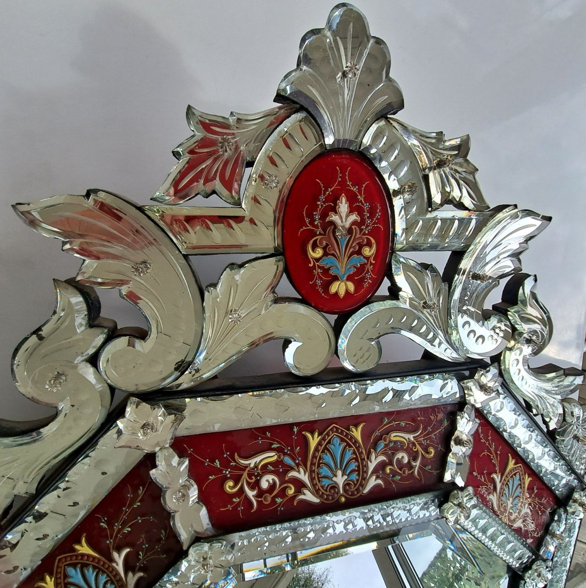 Venice Octagonal Mirror With Pediment Enameled Decor-photo-3