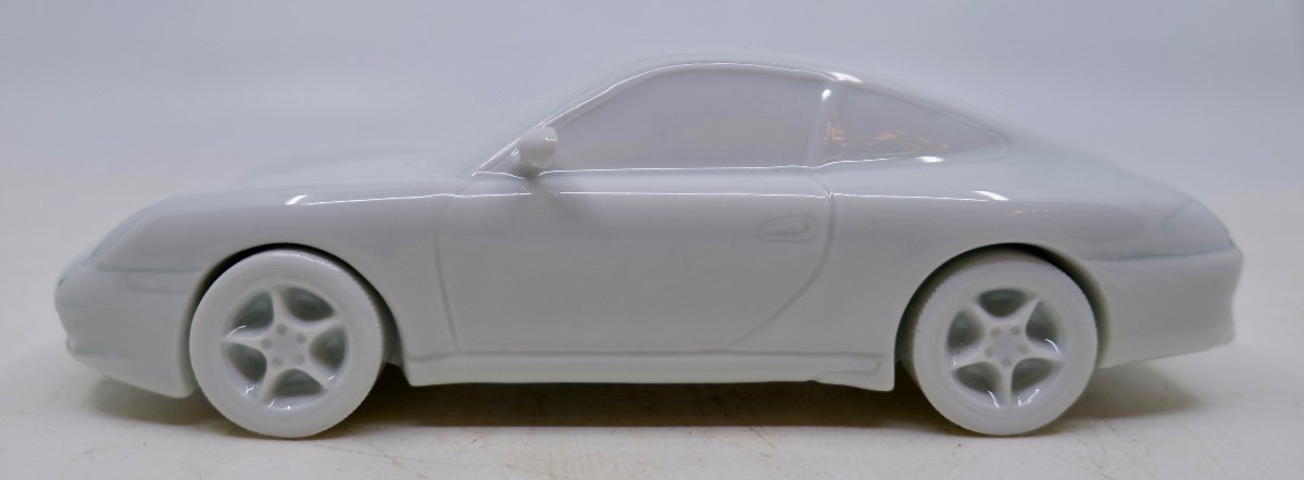 Voiture Porsche Modèle 996 En Porcelaine Par La Manufacture De Ludwigsburg (allemagne)