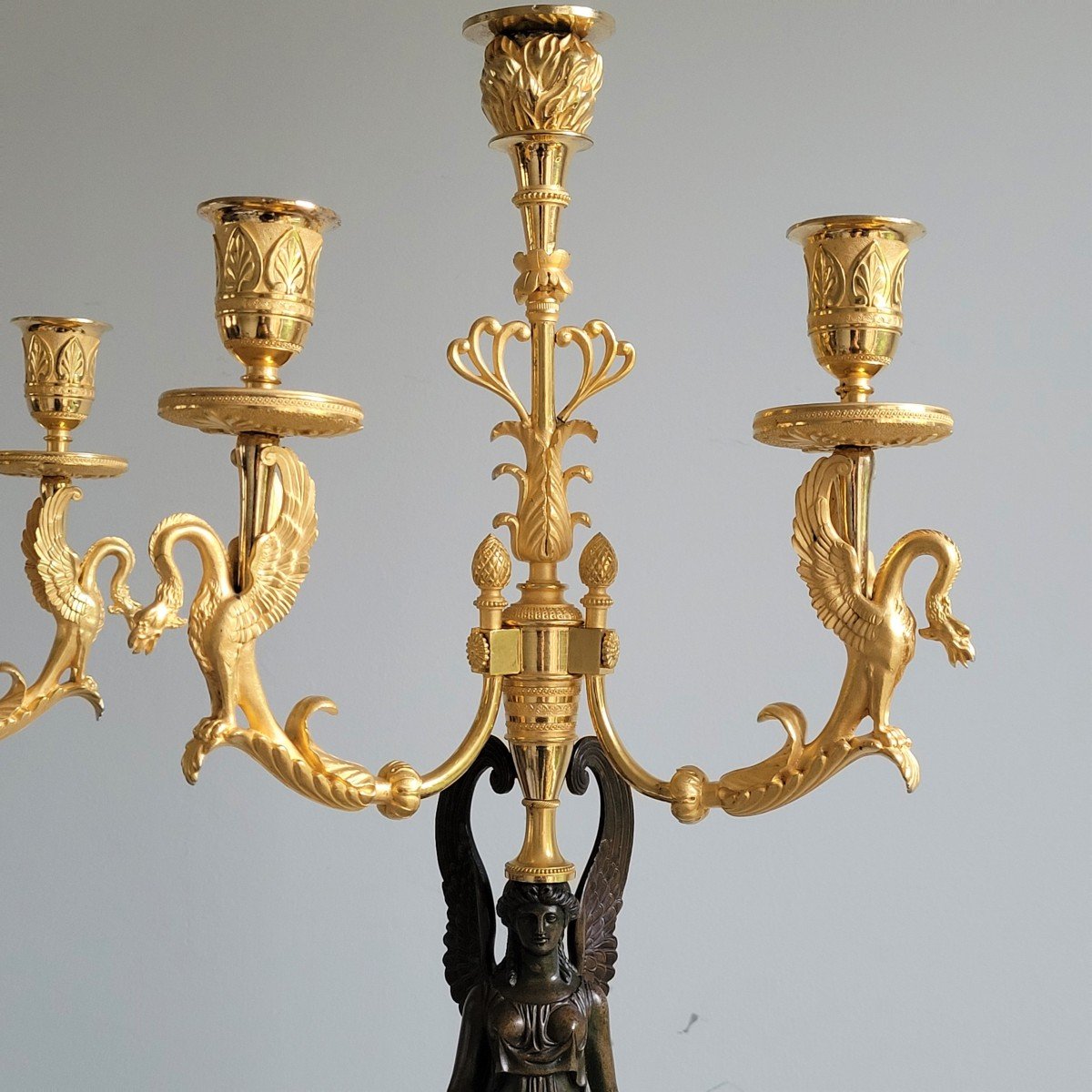 Paire De Candélabres Aux Victoires Attribués à Claude Galle, Epoque Empire.-photo-1