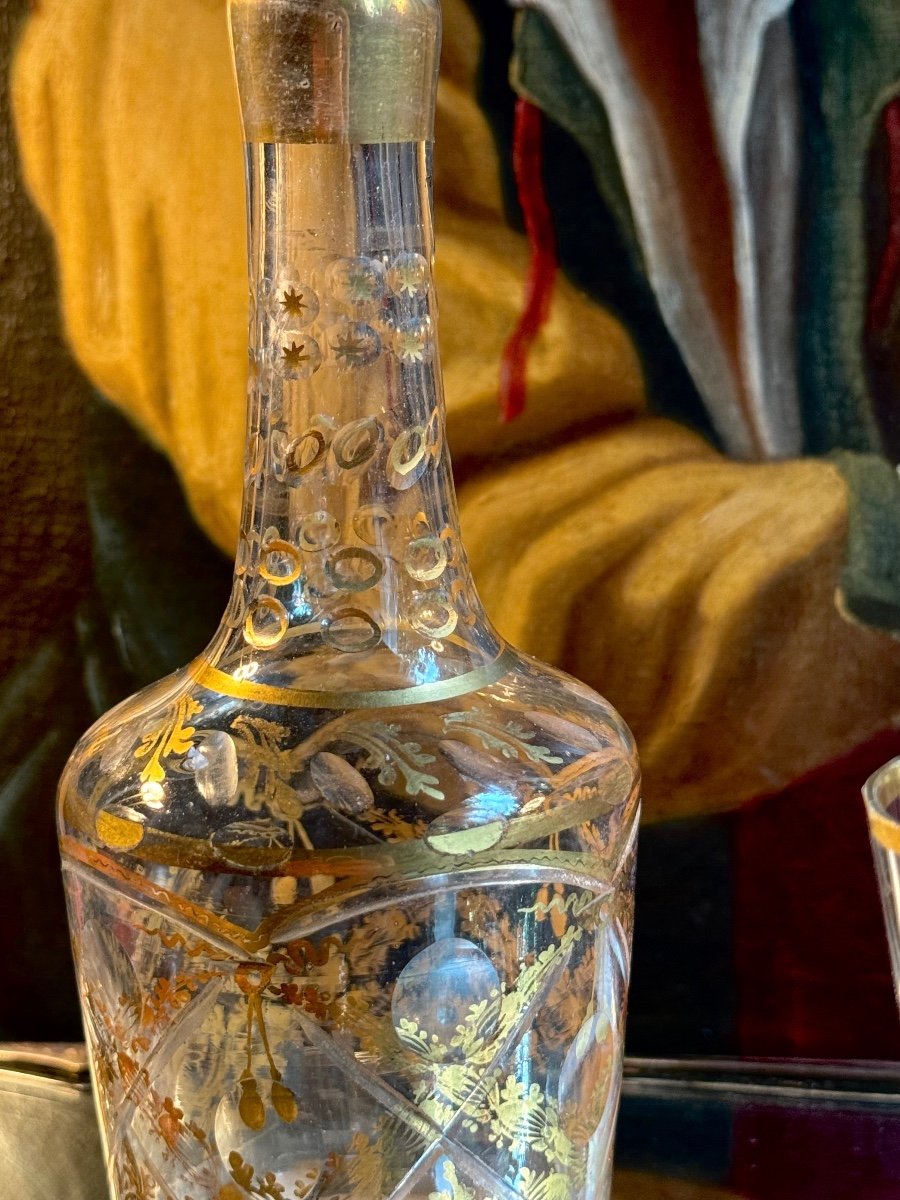 Petite carafe carafon, XVIIIè, cristal taillé doré et deux verres. -photo-2