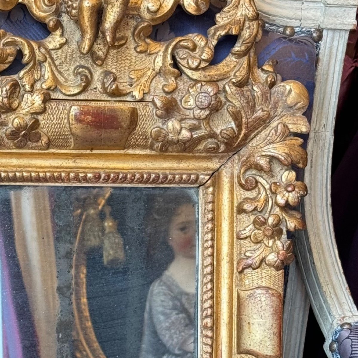 Bacchus enfant sur miroir,  époque Louis XIV, sculpté doré, XVIIIème. -photo-3