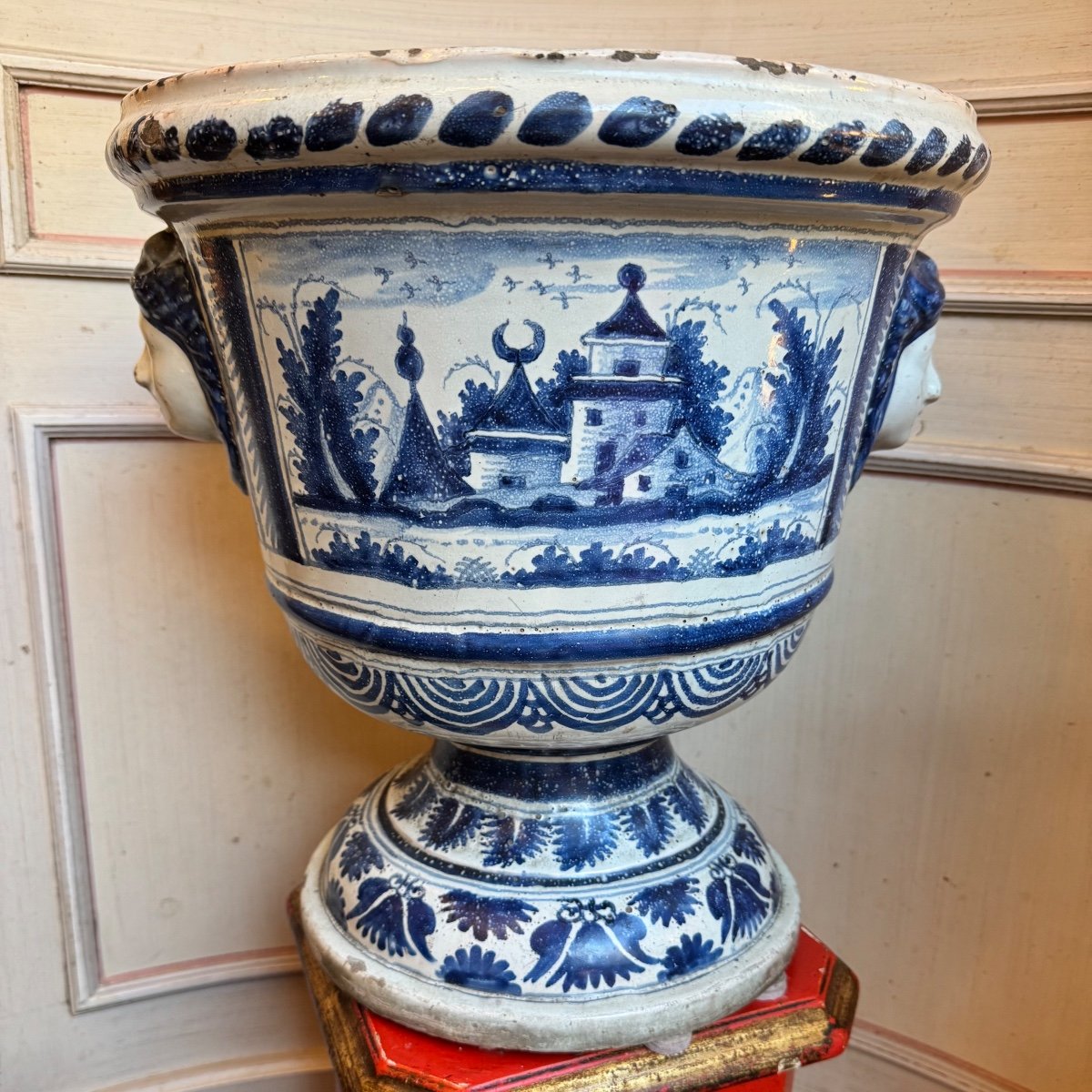 Pot à oranger de maison, époque Louis XIV, faïence de nevers.-photo-2