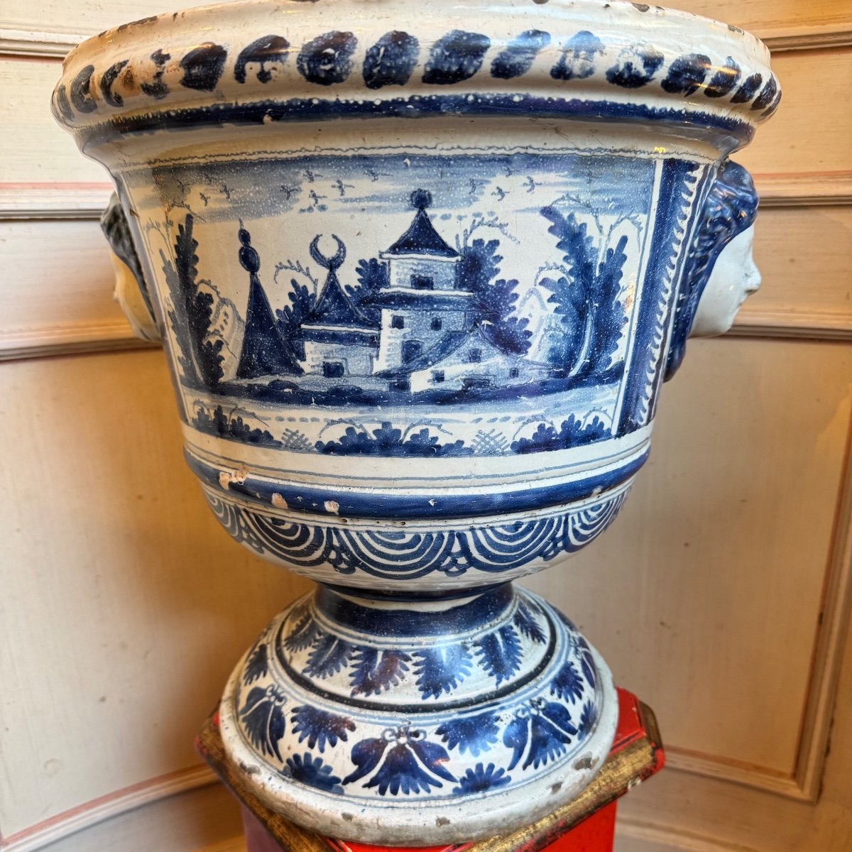 Pot à oranger de maison, époque Louis XIV, faïence de nevers.-photo-1