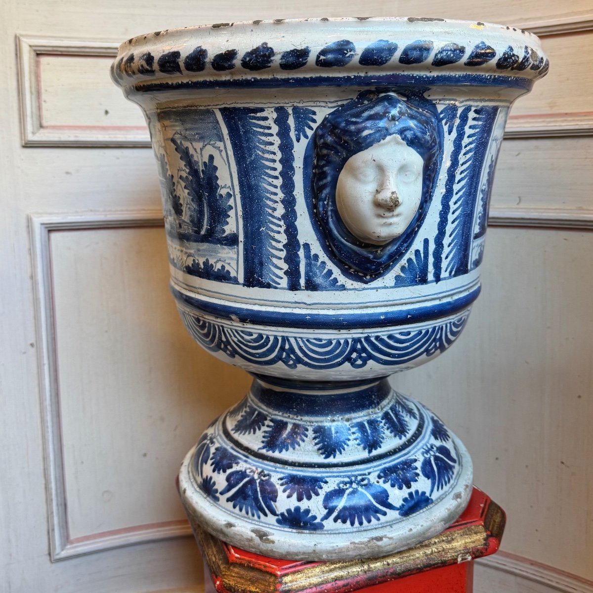 Pot à oranger de maison, époque Louis XIV, faïence de nevers.-photo-2