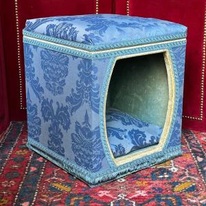 Beautiful Well Upholstered Indoor Niche, Making Stool, For Small Dogs Cats.twentieth Century.