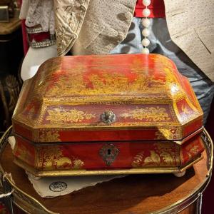 Rare Regency Box “coral Red And Gold” For Toilette Or Wig, Early 18th Century.