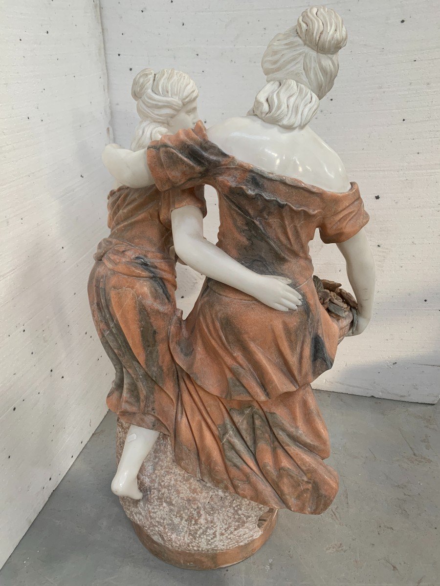 Sculpted Marble Group "two Young Women With A Basket Of Flowers" 20th Century-photo-5