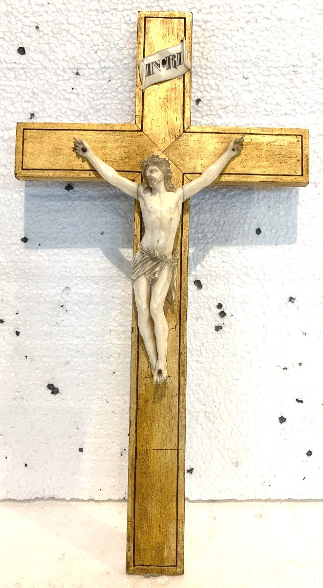 Crucifix En Bois Naturel Objet De Culte Et De Dévotion XIX Siècle