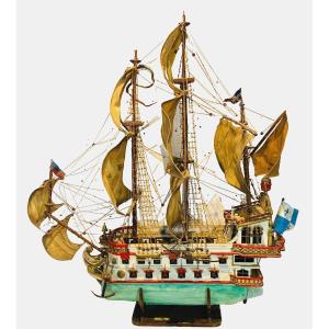 Proantic: Maquette De Bateau Trois-mâts Barque avec marins. Vitrine d