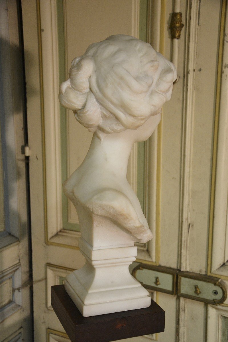 Bust Of A Young Woman In Marble By Van Der Staeten-photo-1