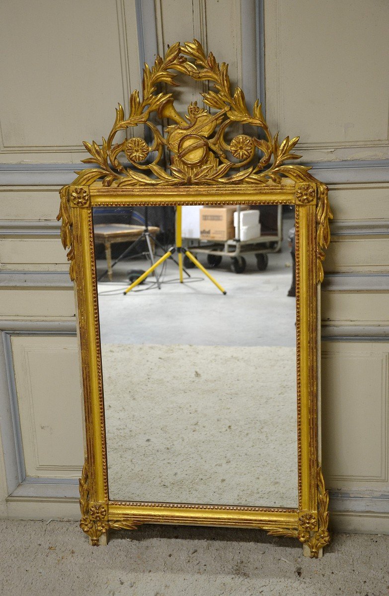 Miroir à Fronton En Bois Doré De Style Louis XVI