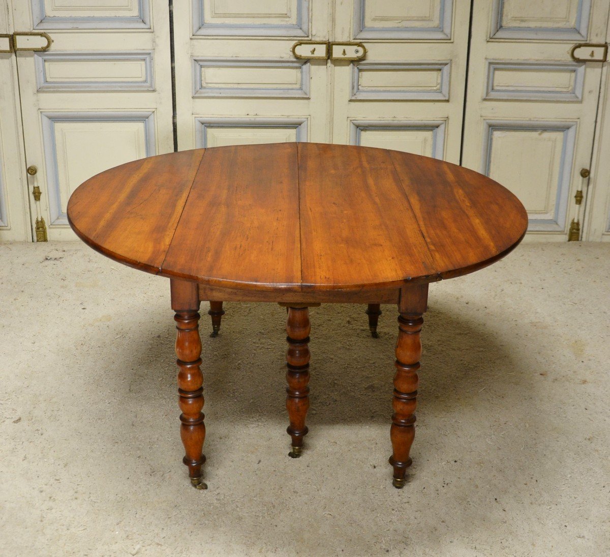 19th Century Round Cherry Table-photo-4