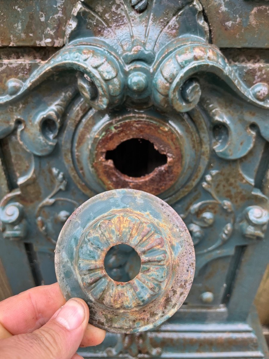 Cast Iron Wall Fountain In Turquet-colas-photo-4