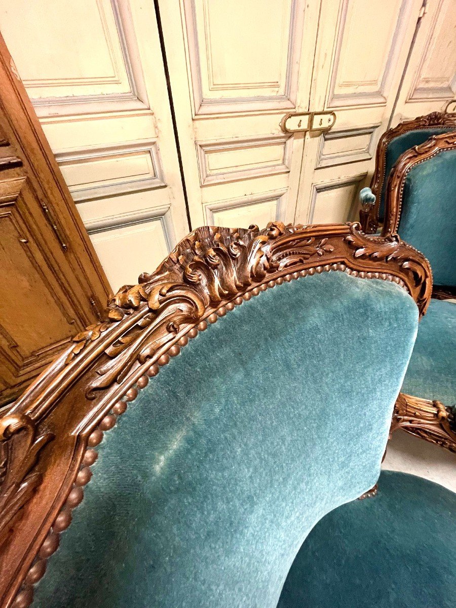 Suite De Quatre Fauteuils En Noyer Sculptés De Style Rocaille.-photo-4