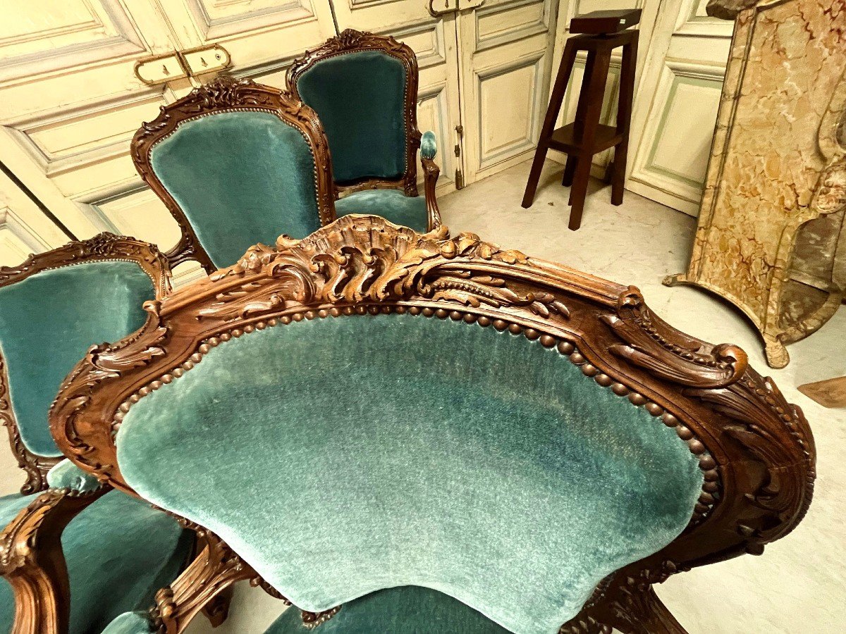 Suite De Quatre Fauteuils En Noyer Sculptés De Style Rocaille.-photo-6