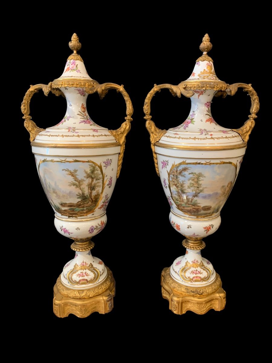 Très Importants Paire De Vases En Porcelaine De Sèvres Blanc,  Signé"-photo-3