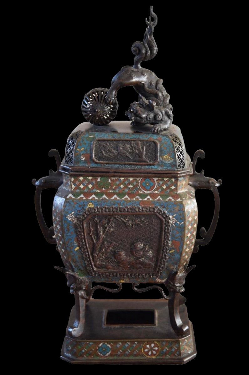 Perfume Burner Decorated With Fô Dogs, Japan 20th Century