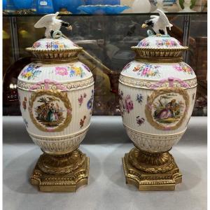 Paire De Vases couverts,En Porcelaine Allemande De Kpm