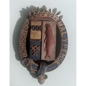 Blason XIXe Bois Polychrome  34,5 X 22 X 5 Cm