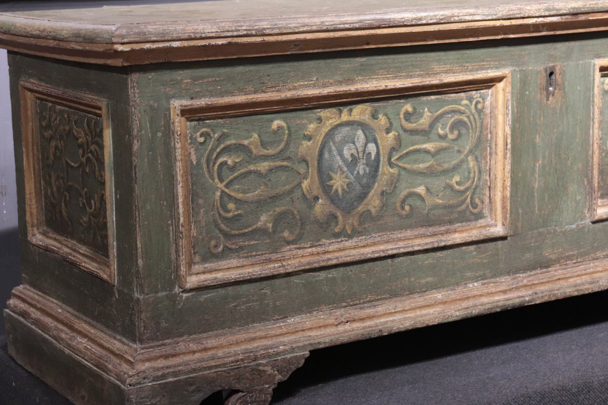 Lacquered Chest With Coats Of Arms, Tuscany, Late 17th Century-photo-3