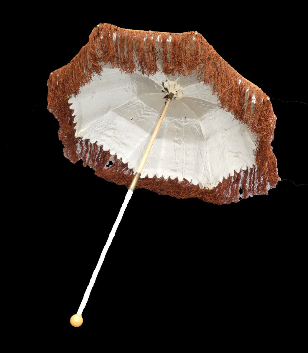 Napoleon III Period Marquise Umbrella, Ivory And Corrozo Handle, Silk And Fringes, 19th Century 