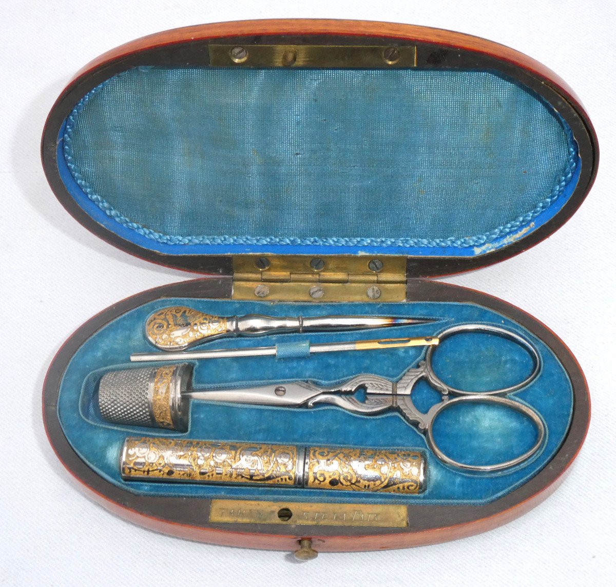 Sewing Kit Napoleon III Period, Tahan Paris Rue De La Paix, 19th Century Mother-of-pearl Marquetry