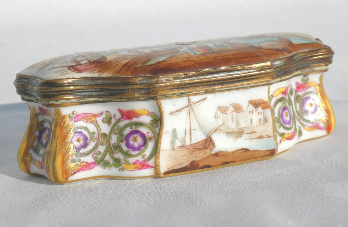 19th Century Snuffbox, Porcelain Box Decorated With Sailboats, 18th Century Style, Samson Snuff Box-photo-1