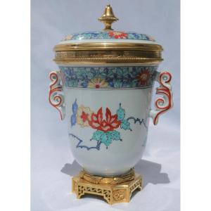 Chantilly Style Porcelain Covered Pot, Gilt Bronze Frame, Vase, 19th Century Kakiemon Decor