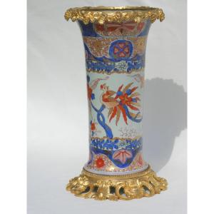 Large Cornet Vase In Imari Porcelain; Rocaille Style Gilt Bronze Frame, Napoleon III