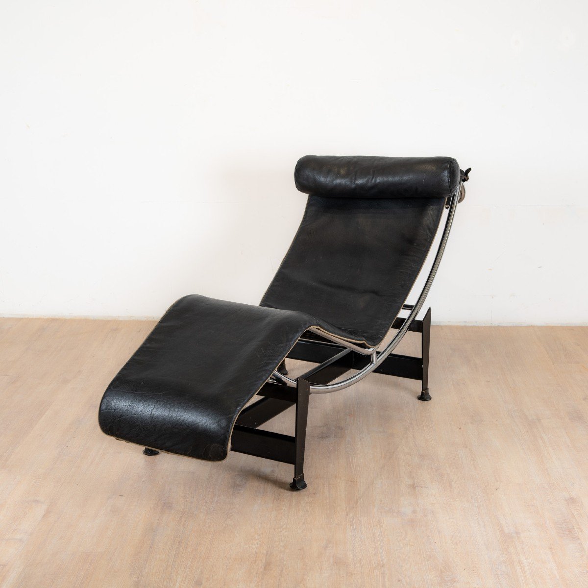 Lc4 Lounge Chair De  Charlotte Perriand & Pierre Jeanneret Pour Cassina, 1970s-photo-2