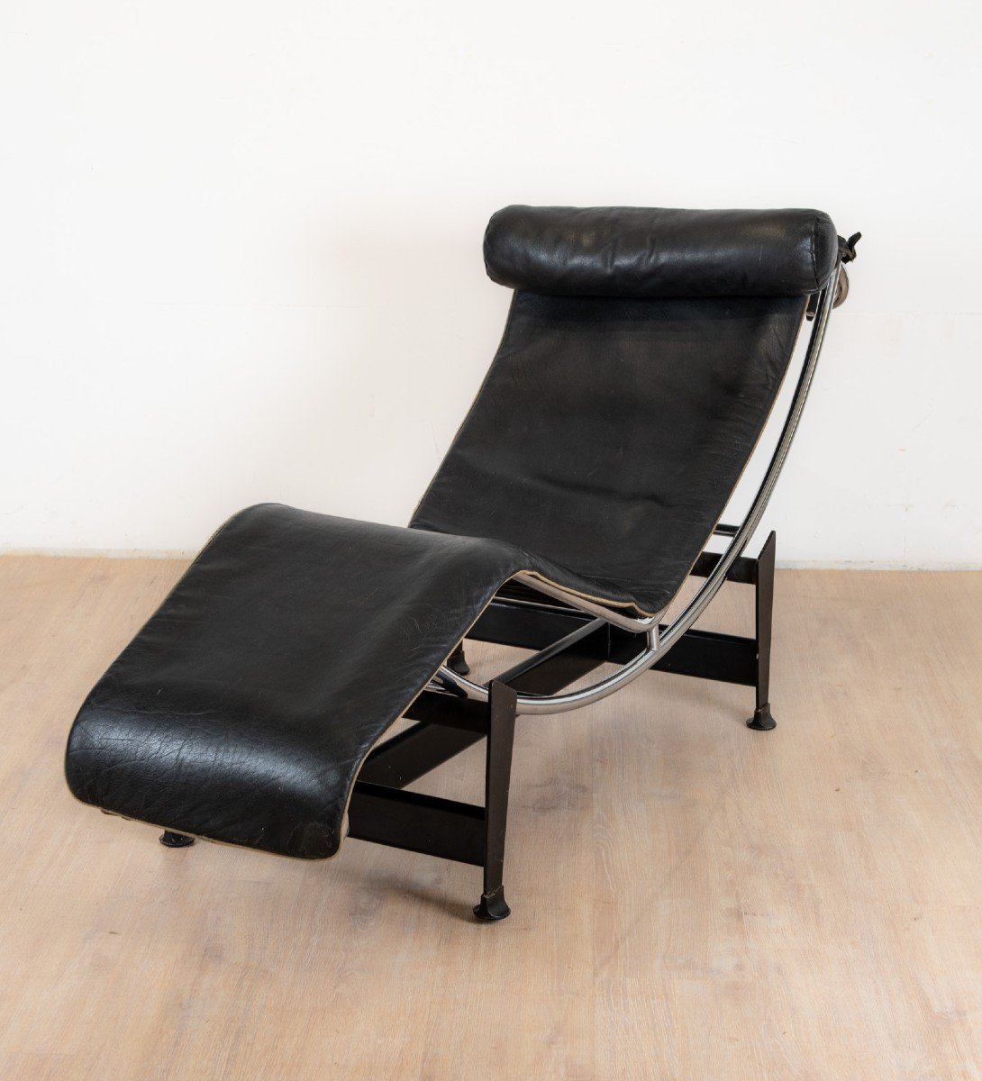 Lc4 Lounge Chair De  Charlotte Perriand & Pierre Jeanneret Pour Cassina, 1970s