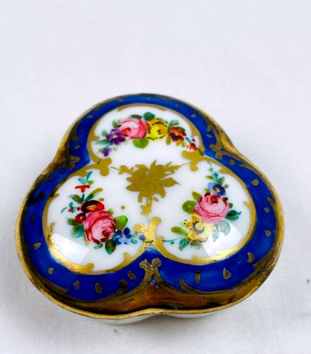 Limoges Or Paris Porcelain Pill Box