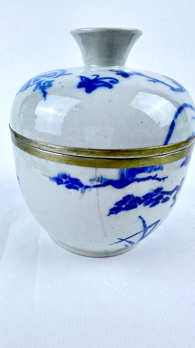 18th Century Chinese Porcelain Covered Pot-photo-3