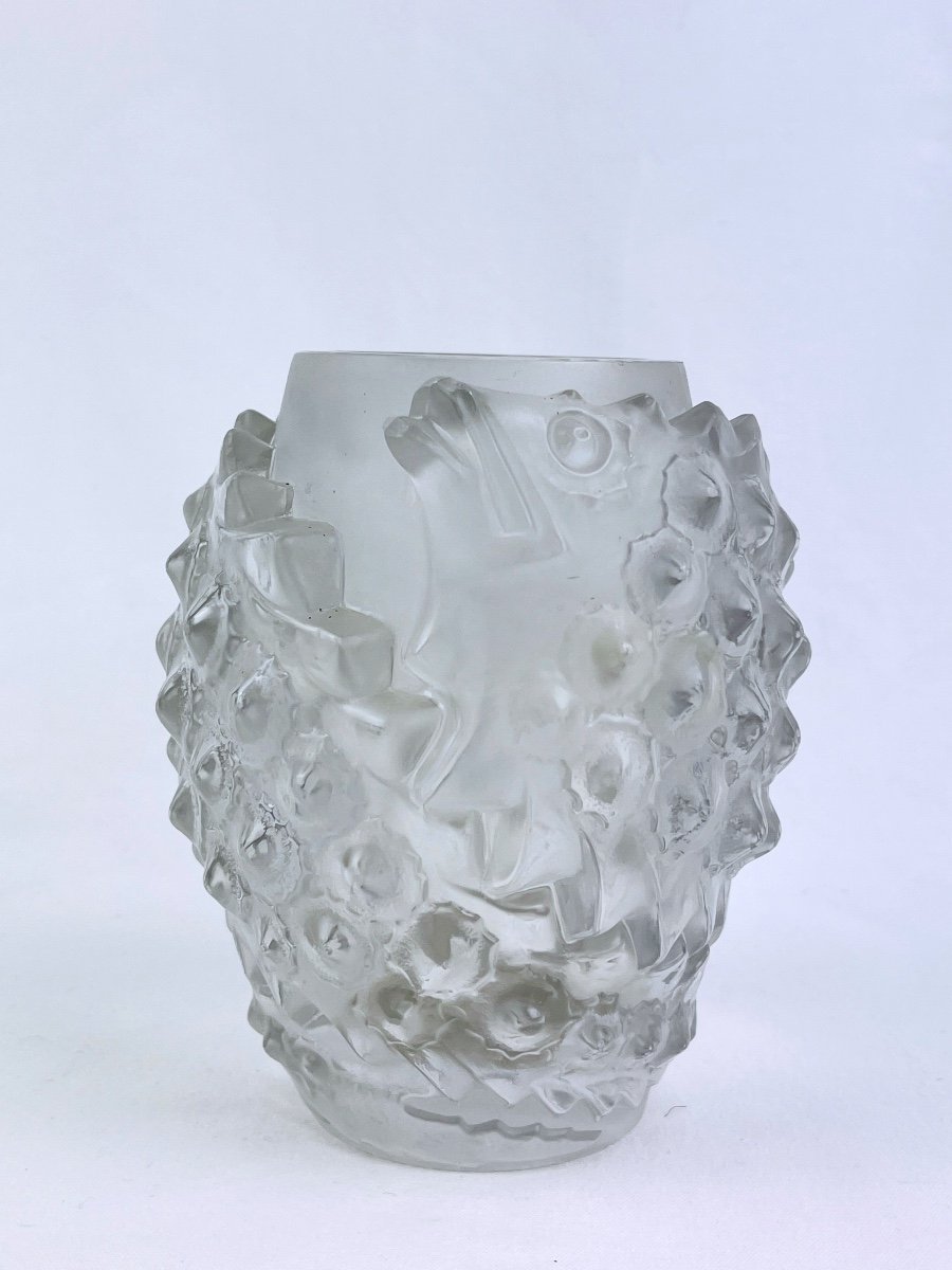 Lalique, Ball Fish Vase