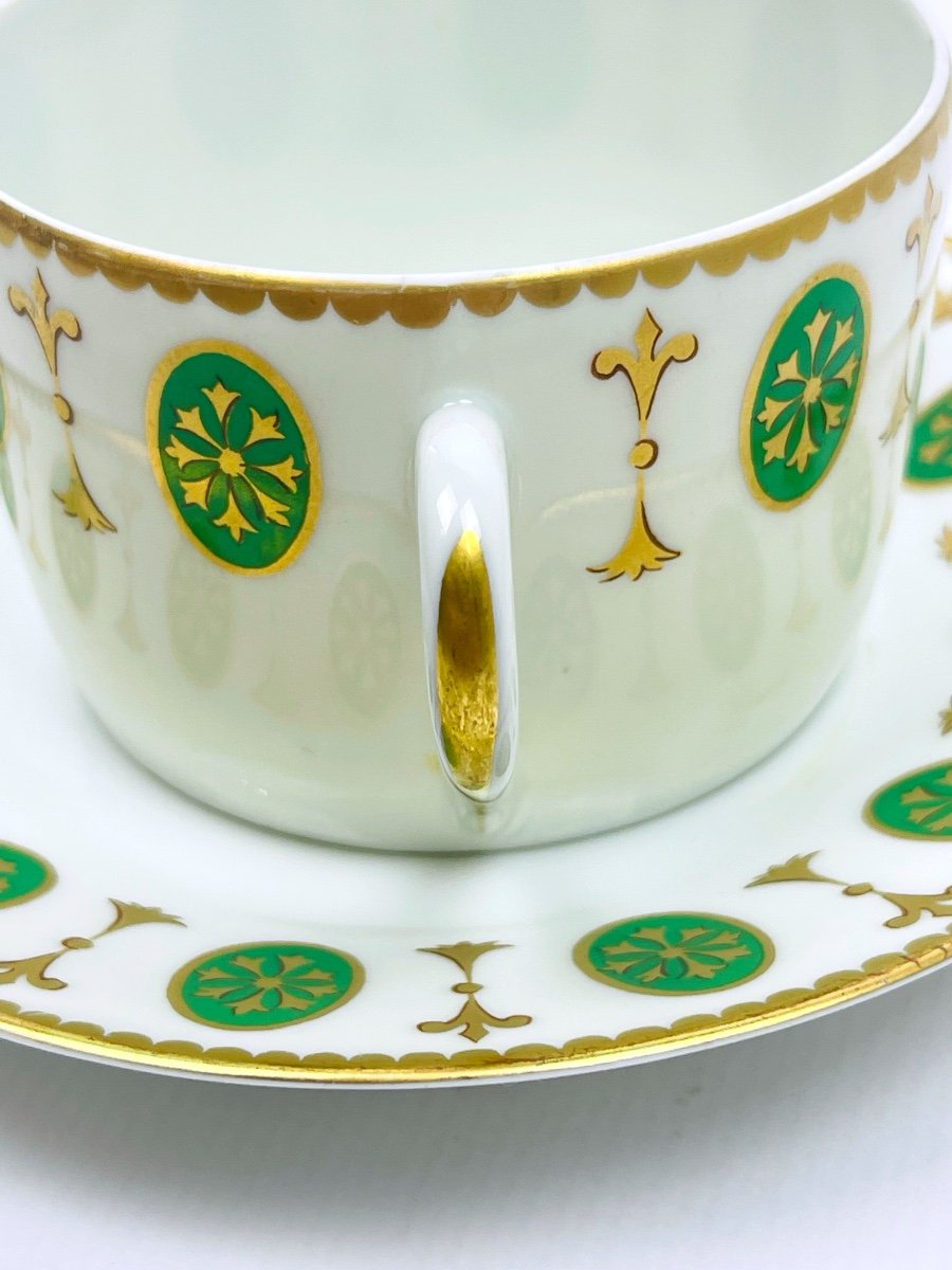 Suite De Six Tasses à Thé Et Un Pot à Lait Porcelaine De Paris, Décor Médaillon Louis XVI-photo-2