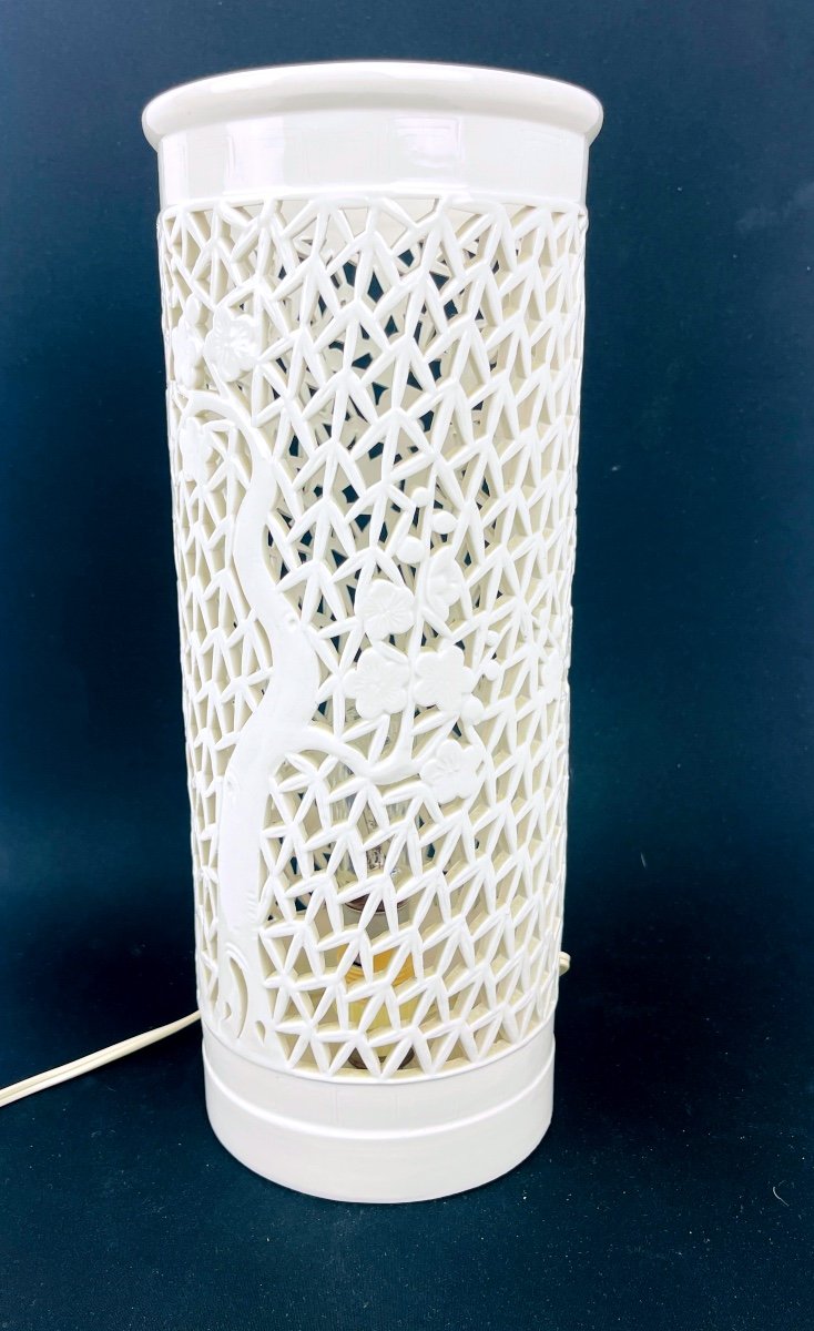 Openwork White Chinese Porcelain Lamp-photo-3