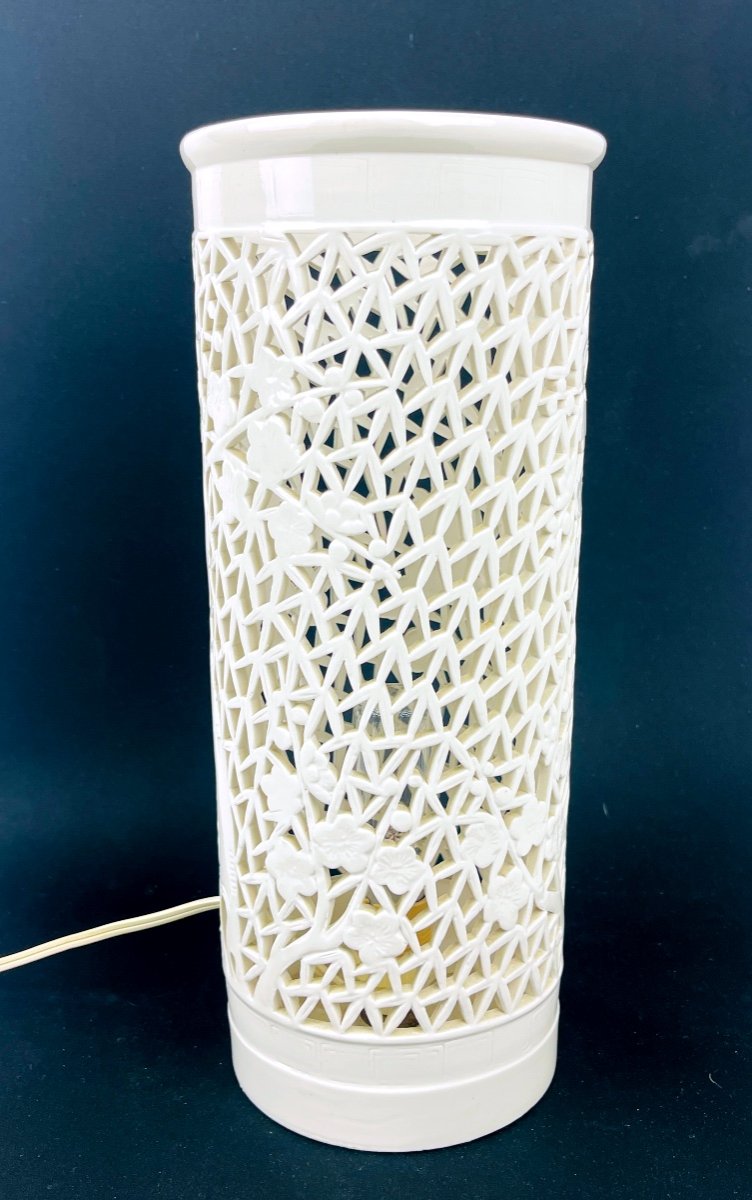 Openwork White Chinese Porcelain Lamp-photo-4