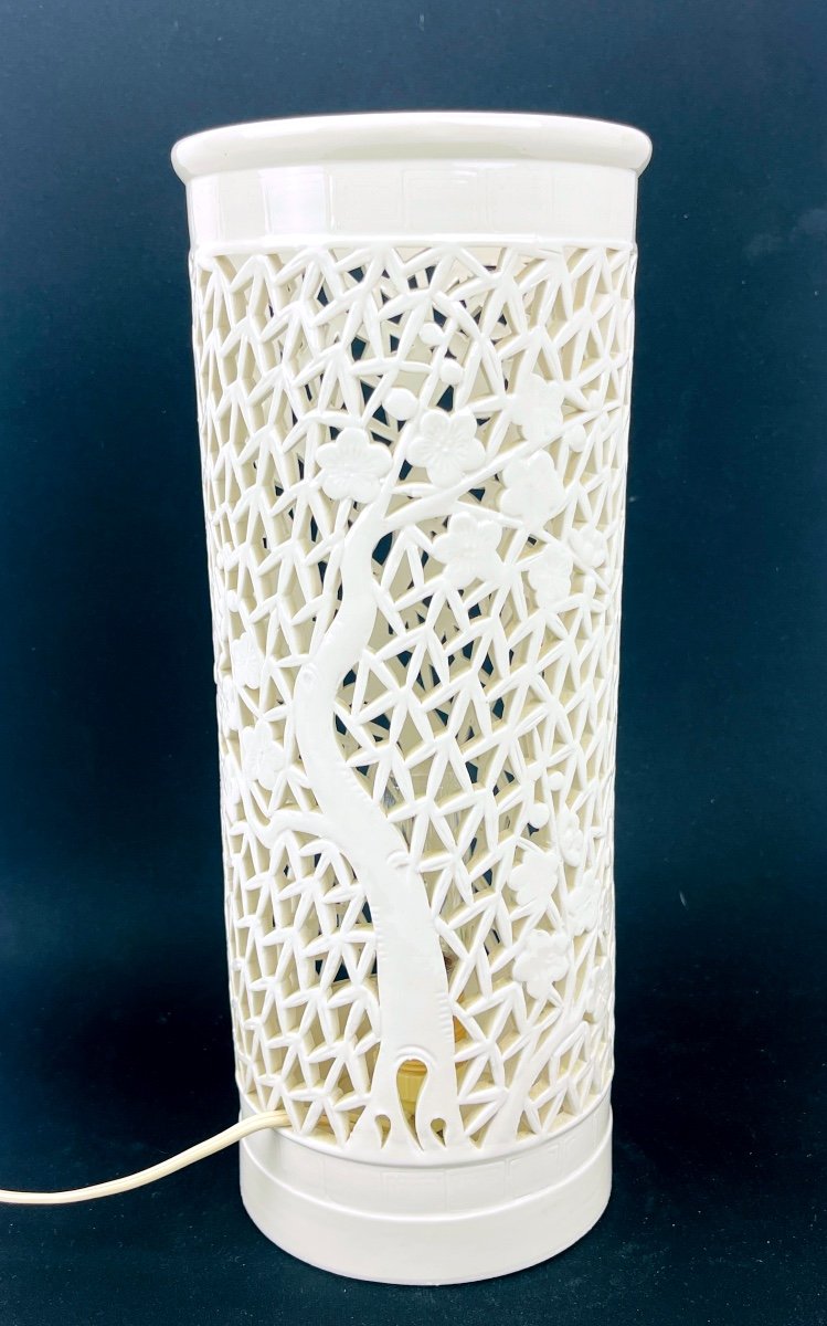 Openwork White Chinese Porcelain Lamp-photo-2