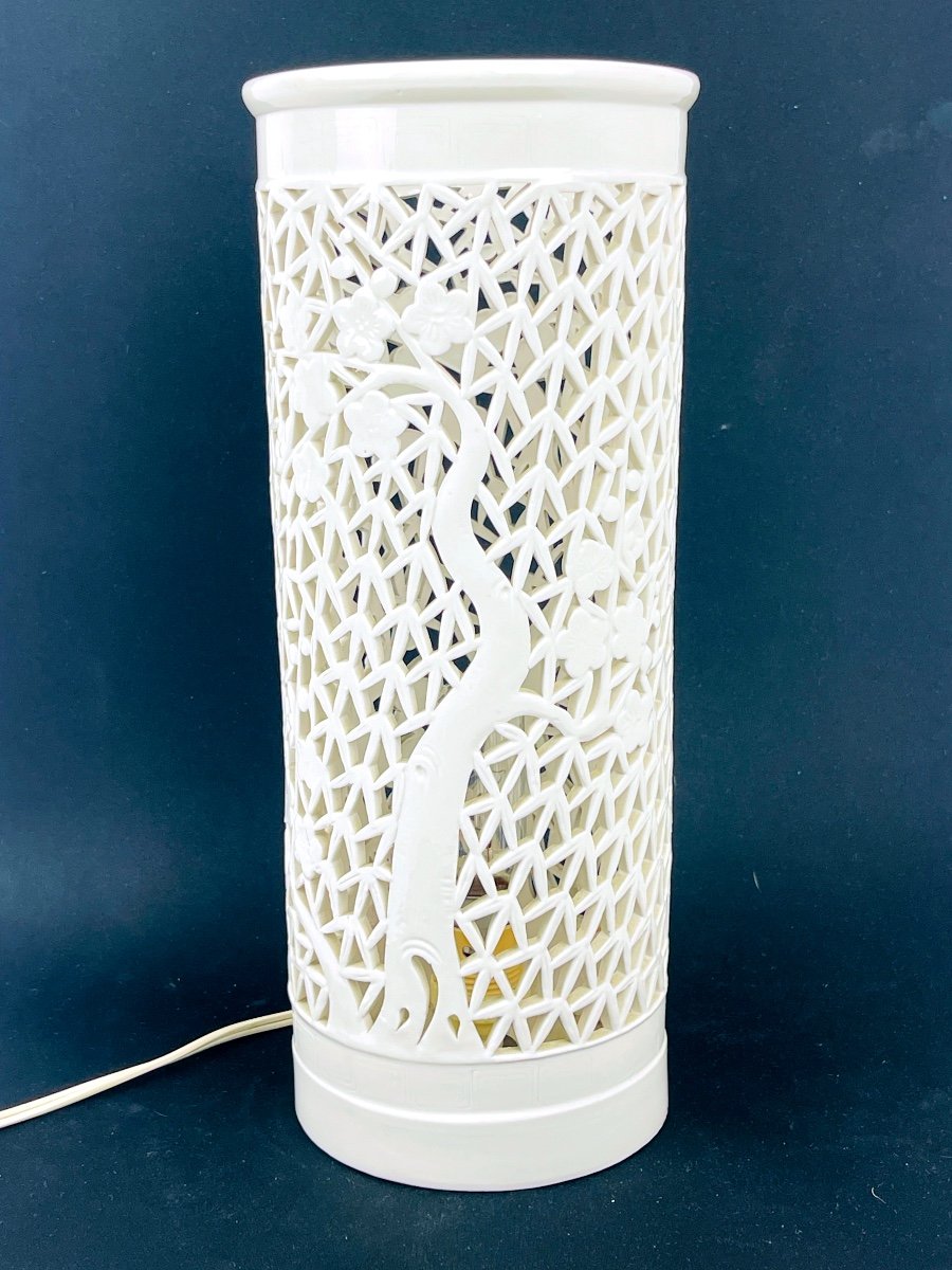 Openwork White Chinese Porcelain Lamp