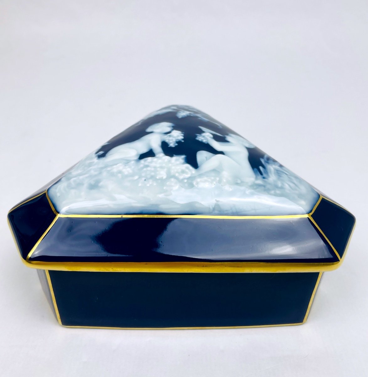 Marcel Chaufriasse Limoges Porcelain Candy Box-photo-3