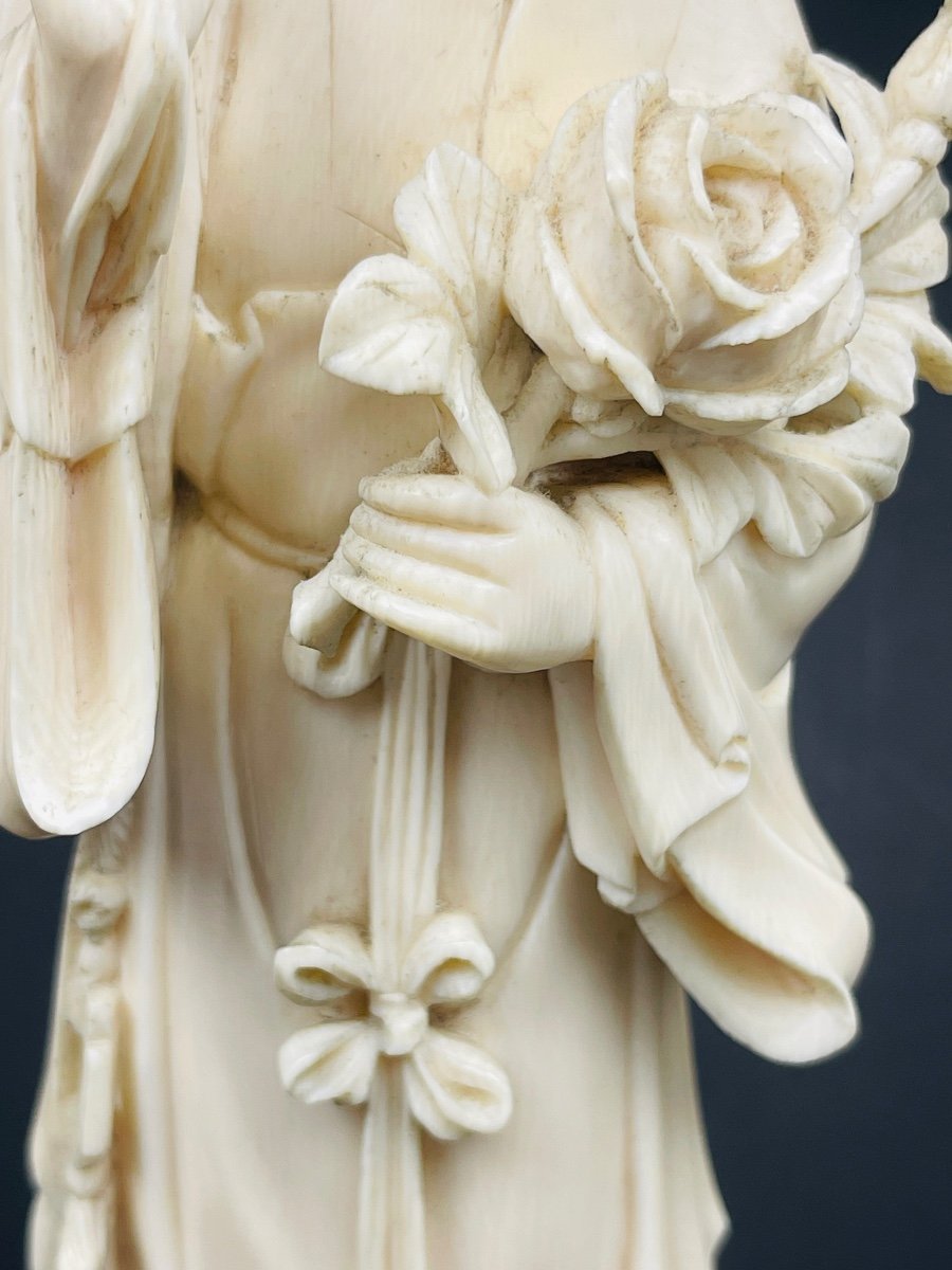 Carved Ivory Statuette Of A Woman, China, Early 20th Century-photo-4