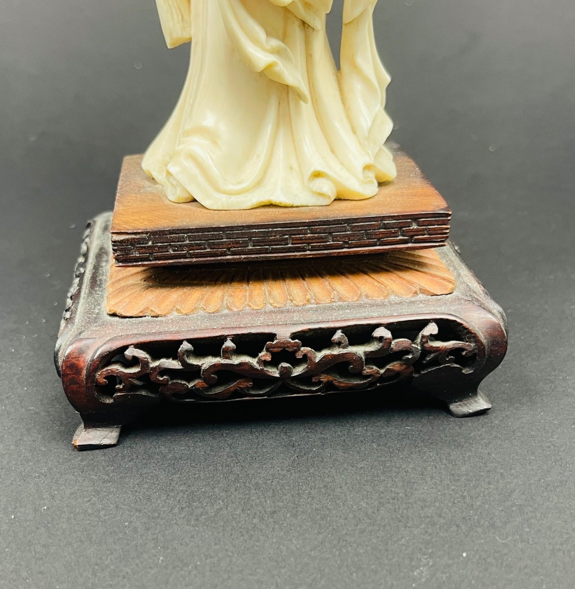 Carved Ivory Statuette Of A Woman, China, Early 20th Century-photo-4